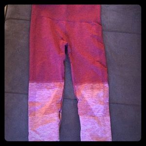 Lululemon cropped pant. Magenta & magenta heather.